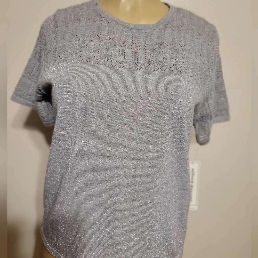 Alfred Dunner Sparkling Sliver Petite Top NWT Hoilday Demure  NewYears